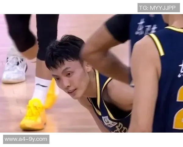 徐杰虽手感不佳却依然精彩表现半场贡献6分3板4助助力球队